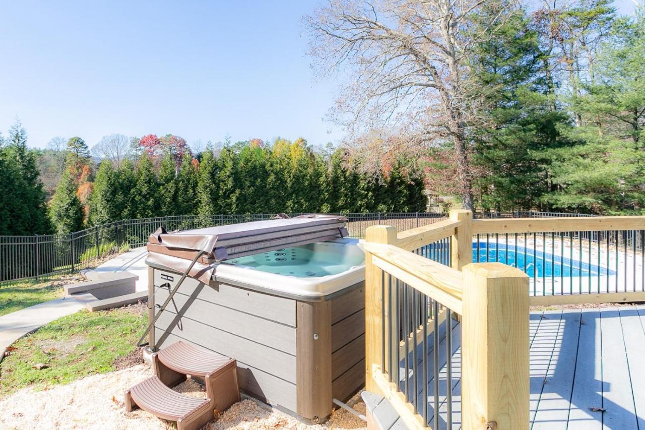 Luxurious House With Pool Near Asheville By Mighty Tree Properties Leicester المظهر الخارجي الصورة
